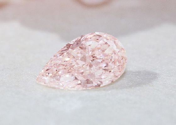ピアス形 合成CVDラボ栽培 ピンクダイヤモンド 1.9ct-2.3ct IGI認証