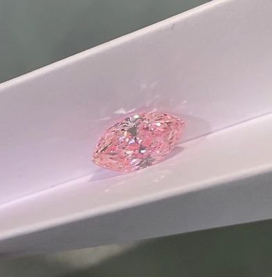 実験室によって作成された着色されたダイヤモンドの人は実験室がピンクのダイヤモンド指輪を主な源の伯爵夫人緩いダイヤモンド作成した実質のダイヤモンドを作った