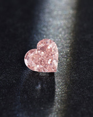 総合的なCVDの実験室によって育てられるピンクのダイヤモンドの中心は2.5ct-3.0ctを形づける