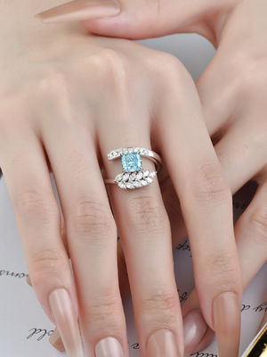 高い明快さの空想のダイヤモンド指輪の青いクッションの切口の結婚指輪