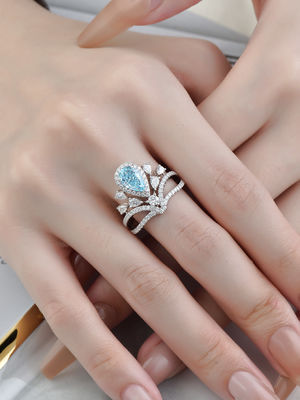 18K金の青い実験室のダイヤモンドの宝石類の優秀なナシの切口の婚約指輪