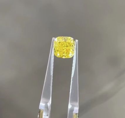 クッションの緩いダイヤモンドHPHTの実験室によって育てられた黄色いダイヤモンドは総合的なダイヤモンドを証明した