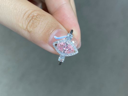 0.95ct豪華な淡いピンクのダイヤモンド指輪IGIは18kホワイト ゴールドVS2のダイヤモンドを証明した