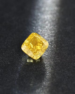 総合的で緩い実験室によって育てられた黄色いダイヤモンド2.53ctのクッションはIGIの証明書と切れた