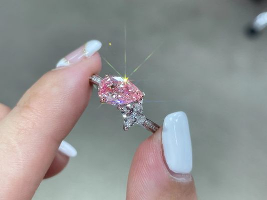 ピンク&ホワイトピアス 1.5ct ラボで成長した人製合成ダイヤモンドセット 18Kホワイトゴールド ファッションリング