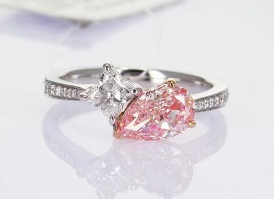 婚約指輪 結婚指輪 ダイヤモンド指輪 彩色のダイヤモンド 梨 4葉クローバーカット