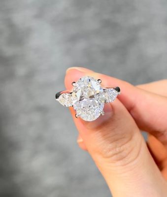 実験室製 ダイヤモンド 宝石 3つの石 婚約指輪 結婚指輪 栽培ダイヤモンド