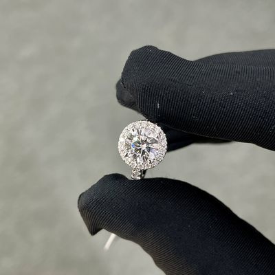 実験室で栽培されたダイヤモンドリング CVD 1.006ct DEF VVS 丸い形状のホワイトダイヤモンドリング