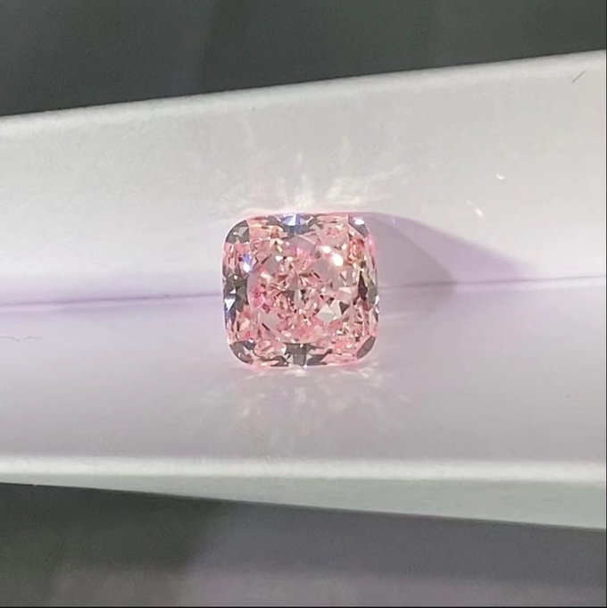 3ct+総合的なCVDのピンクのクッションの華麗な切られた実験室によって育てられるダイヤモンド0